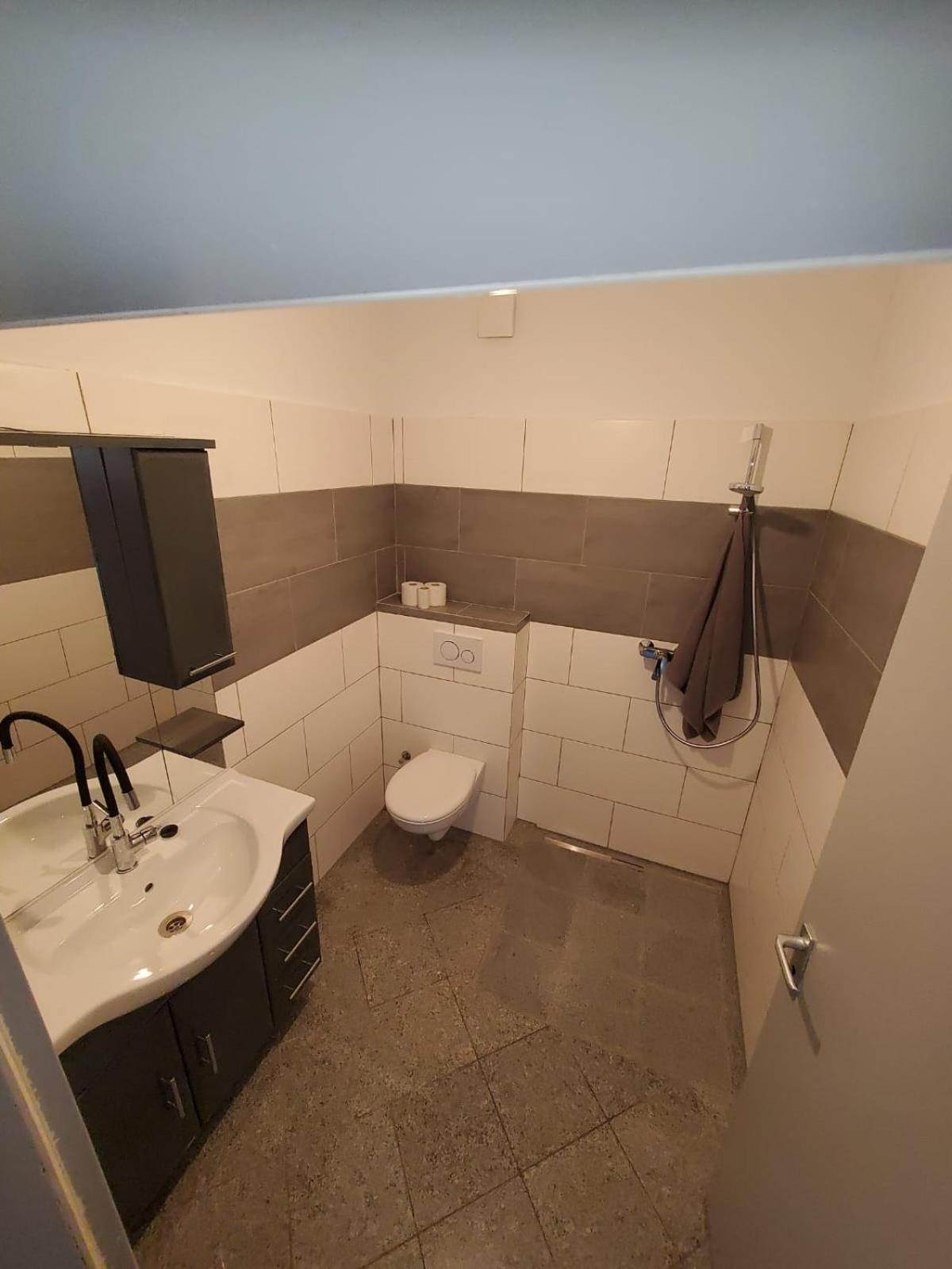 Grosse 3 Zi Wohnung Auf Der Pferde Farm 拉尔 外观 照片